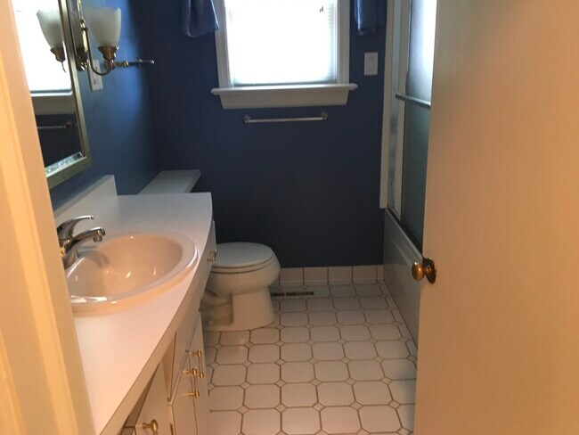 Building Photo - 2566 Blairmont Ter