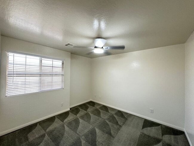 Building Photo - 6784 Pivot Point St
