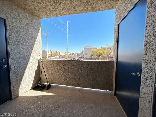 Building Photo - 10245 S Maryland Pkwy