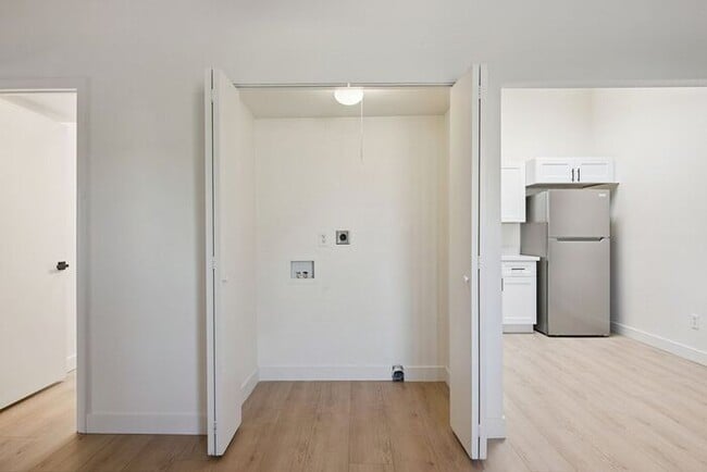 Building Photo - 1480 E 29th Ave