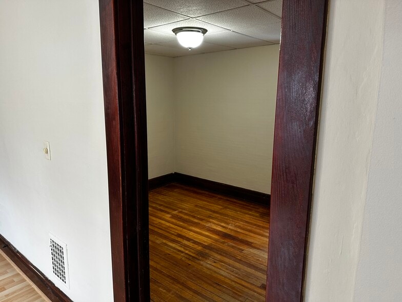 Building Photo - 23 Indian Orchard Pl