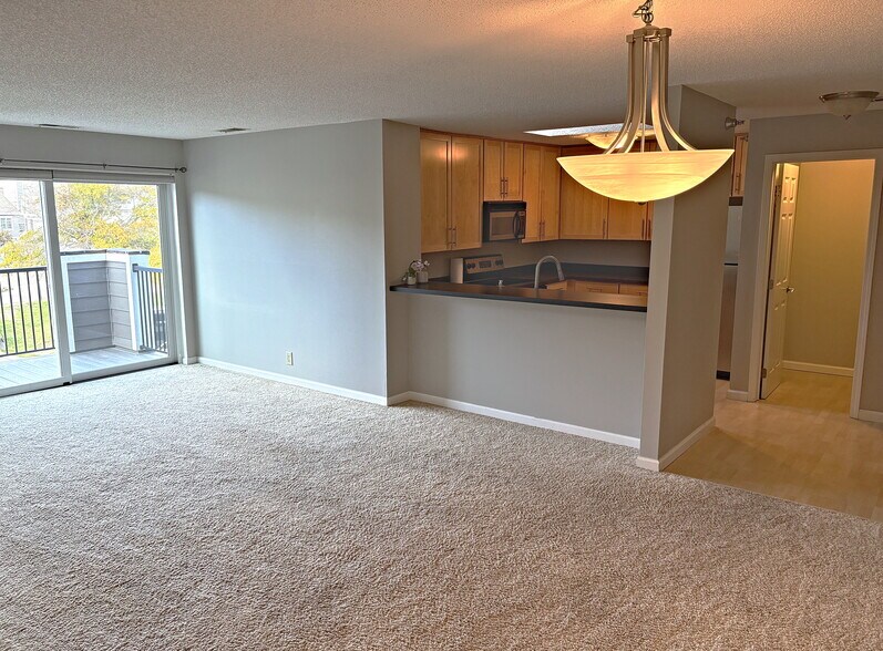 Building Photo - 6155 Chasewood Pkwy