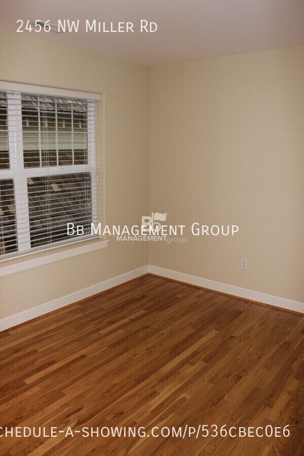 Building Photo - Light & Bright Forest Heights Home- Hardwo...