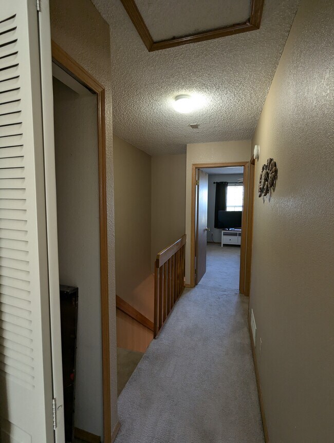 Building Photo - 912 S Paris Ct