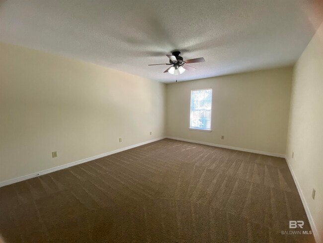 Building Photo - 233 Ridgewood Dr