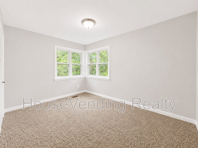 Building Photo - 619 Tarpley St