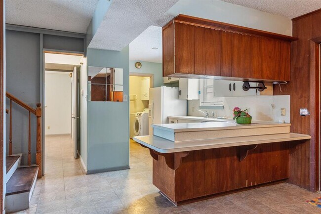 Building Photo - 8401 Tecumseh Dr