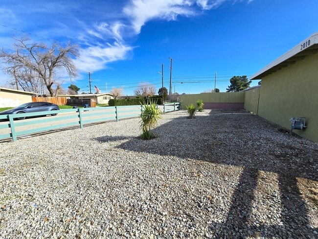 Building Photo - 2010 W Lumber St