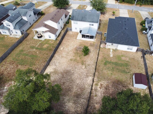 Building Photo - 3 Bedroom with a Fabulous Florida Room in Crestview!