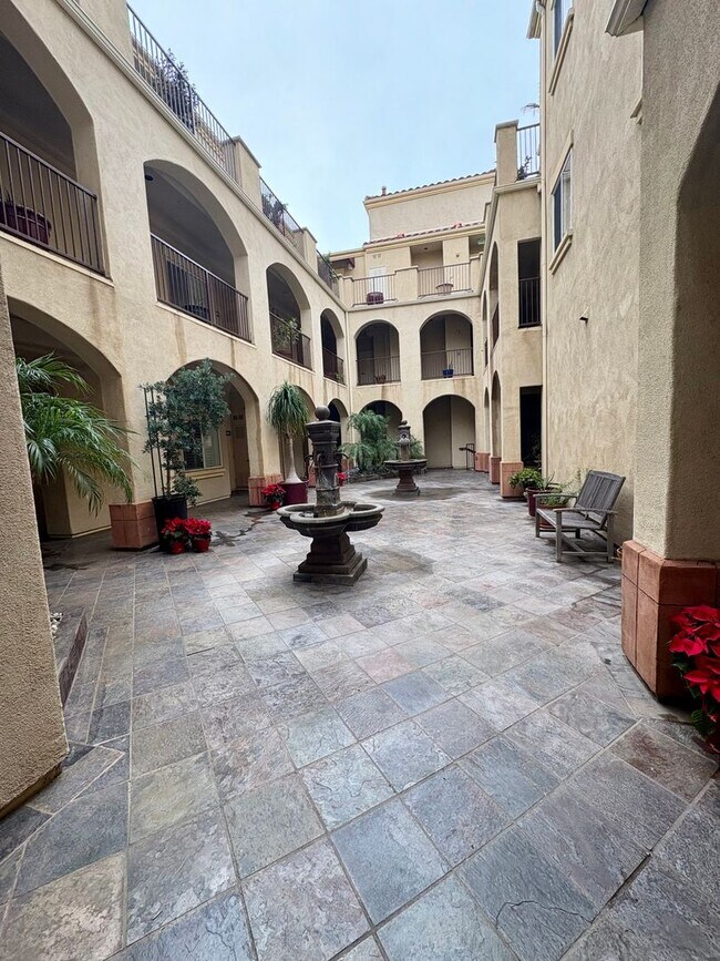 Building Photo - 2 Bedroom Condo in Downtown Ventura with O...