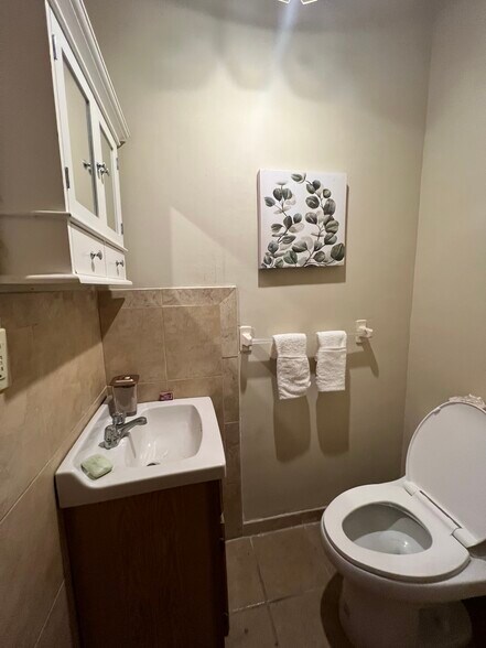 Building Photo - 88 Walnut Ave