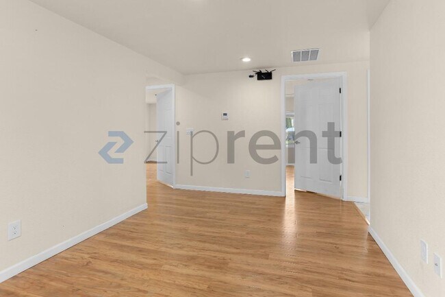 Building Photo - 1413 12th St NE