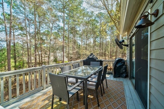 Building Photo - 1900 Snug Harbor Dr