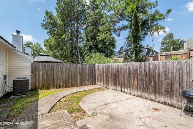 Building Photo - 113 Brittany Way