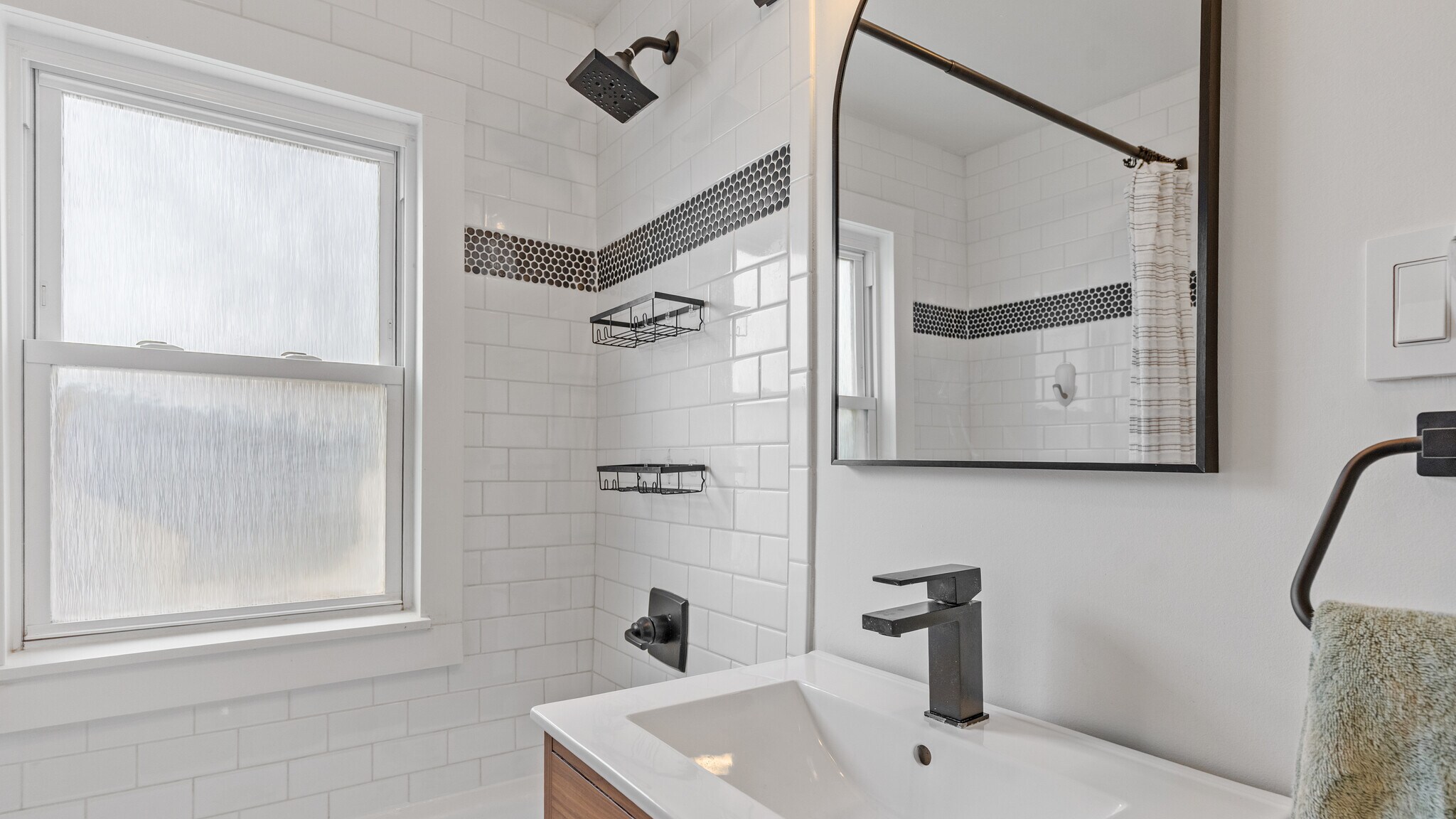 Building Photo - 7 Shangri La Ln