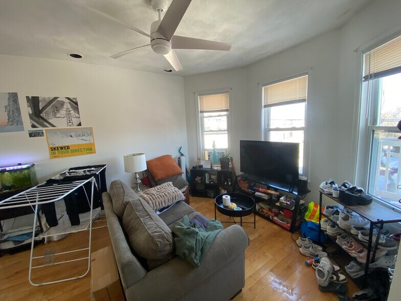 Building Photo - 58 Mansfield St