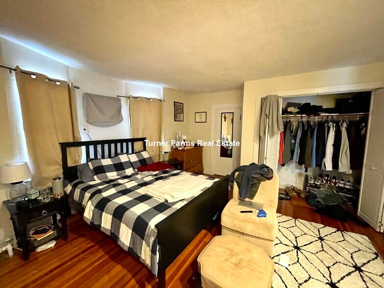 Building Photo - 10 Evergreen Ave