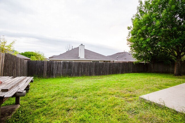 Building Photo - 115 Brazos Ln