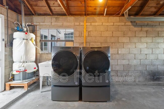 Building Photo - 703 A St
