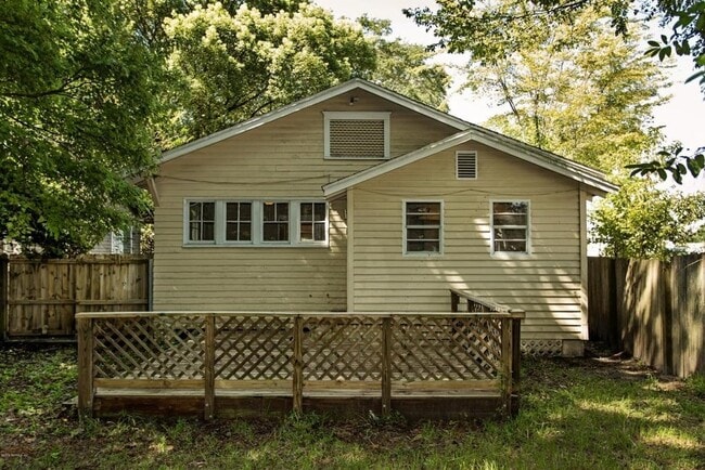 Building Photo - Avondale Beauty on the market!