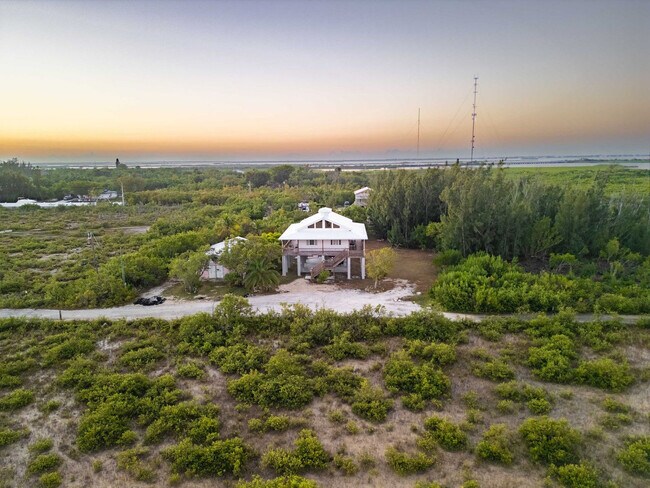 Building Photo - 18954 Acosta Rd