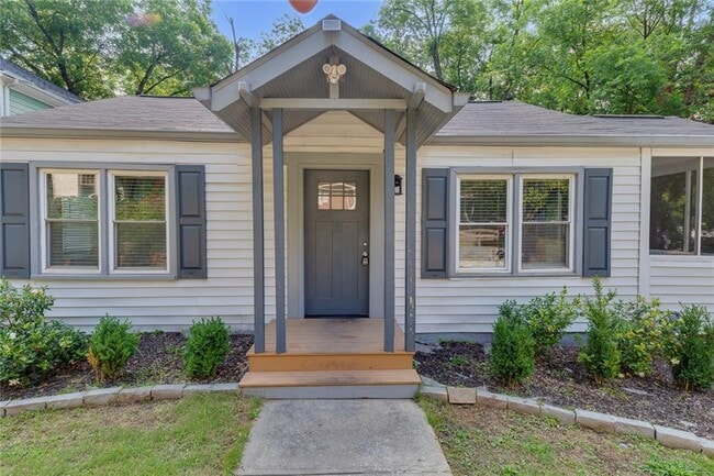 Building Photo - 845 Oak St NW