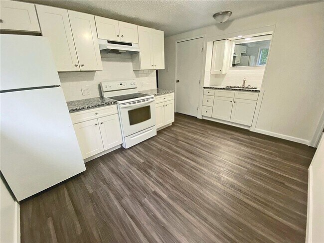 Building Photo - 45 Wildflower Dr