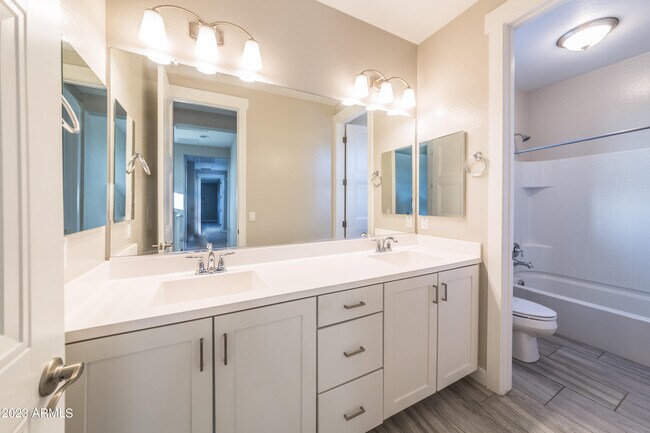 Building Photo - 21035 W Elm Way Ct