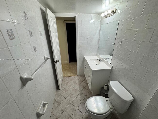Building Photo - 6861 SW 147th Ave