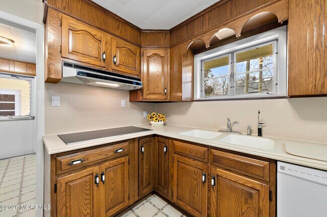 Building Photo - 14 Swan Ave