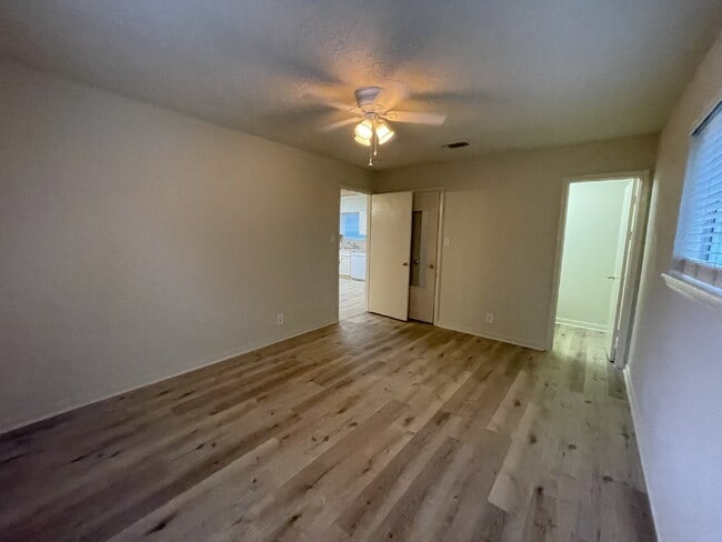 Building Photo - This charming house on a .25 acre lot close to Downtown/Historic Montgomery is a single story 3 b...