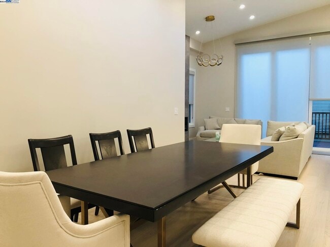 Building Photo - 466-4B1 Ruthven,Palo Alto CA 94301