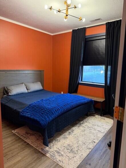 Building Photo - 70 N Main St