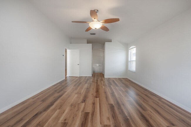 Building Photo - Brandon - 3 Bedroom 2 Bath Home in Gated C...