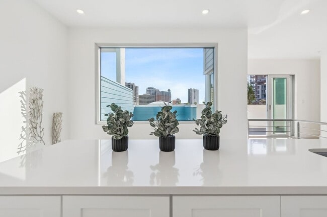 Building Photo - 1343 4th St