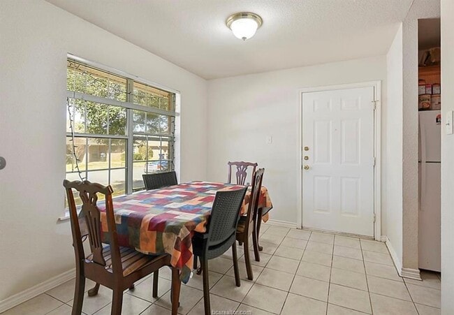Building Photo - 914 Crepe Myrtle St