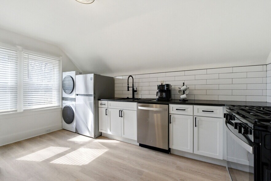 Building Photo - 3326 E Overlook Rd