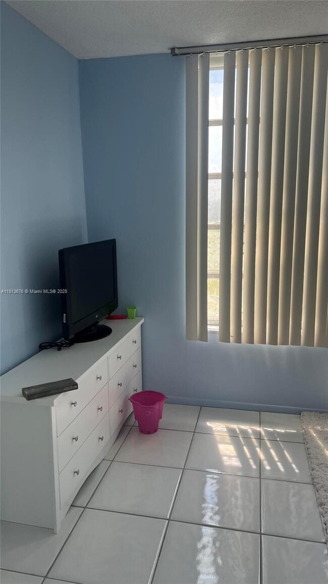 Building Photo - 2671 S Course Dr