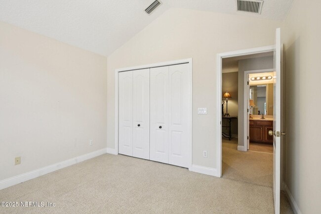Building Photo - 717 E Dorchester Dr