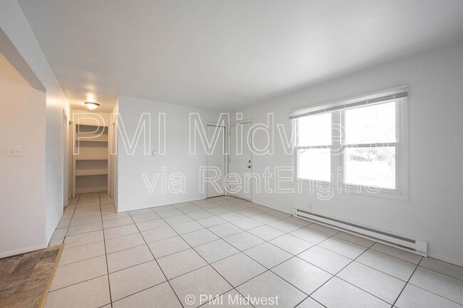 Building Photo - 4881 300W