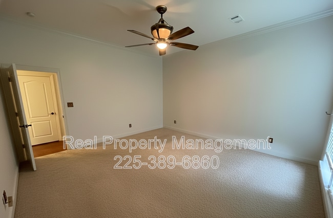 Building Photo - 917 Fairwinds Ave