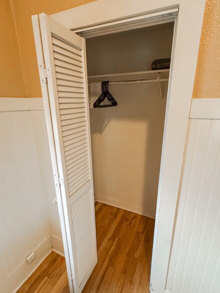 Building Photo - 1603 Elm Ave