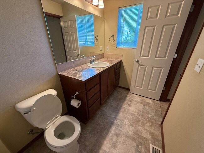 Building Photo - Cozy 3Bd Ranch in Vancouver!