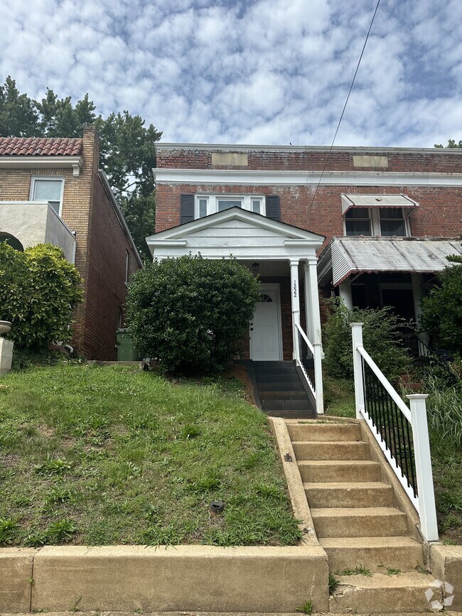 Building Photo - 1222 Wallace St