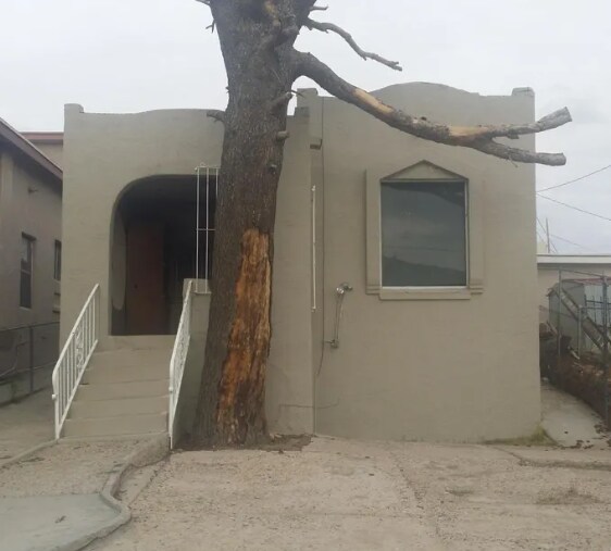 Front, tree is being removed - 2008 N Copia St
