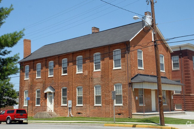 Primary Photo - Shelly School Apartments