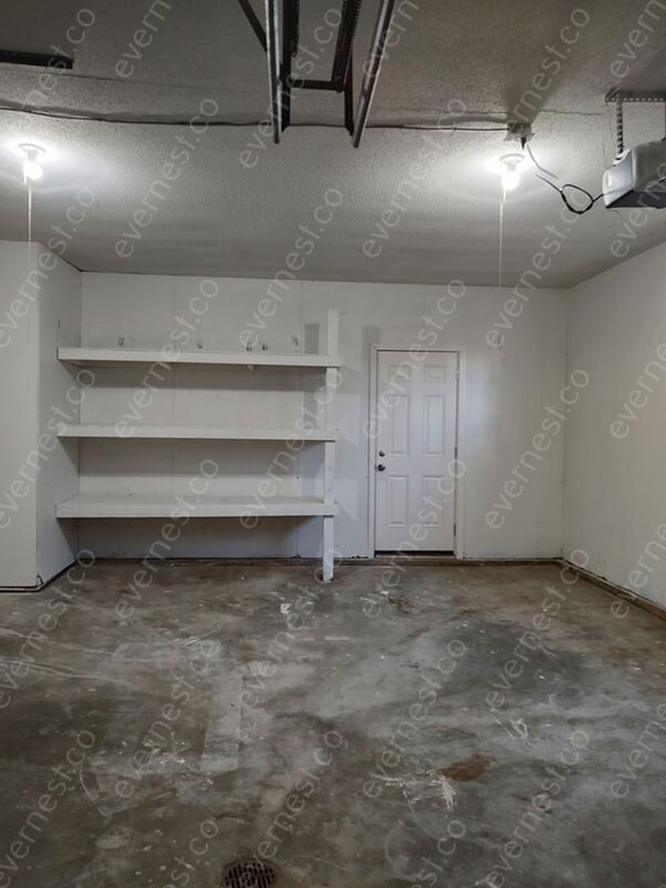 Building Photo - 916 Dorton Ln