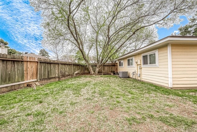 Building Photo - 9247 Autumnsong Dr