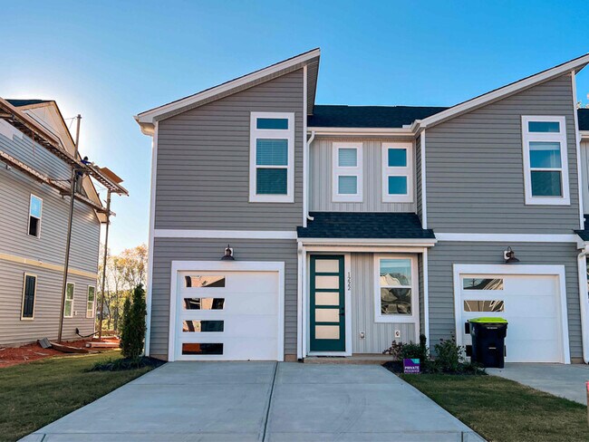Primary Photo - 1222 Westgate Vlg Dr