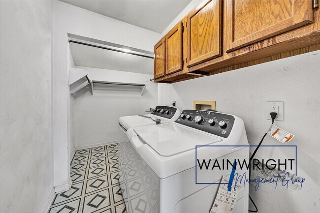 Building Photo - 7213 Peppervine Ct